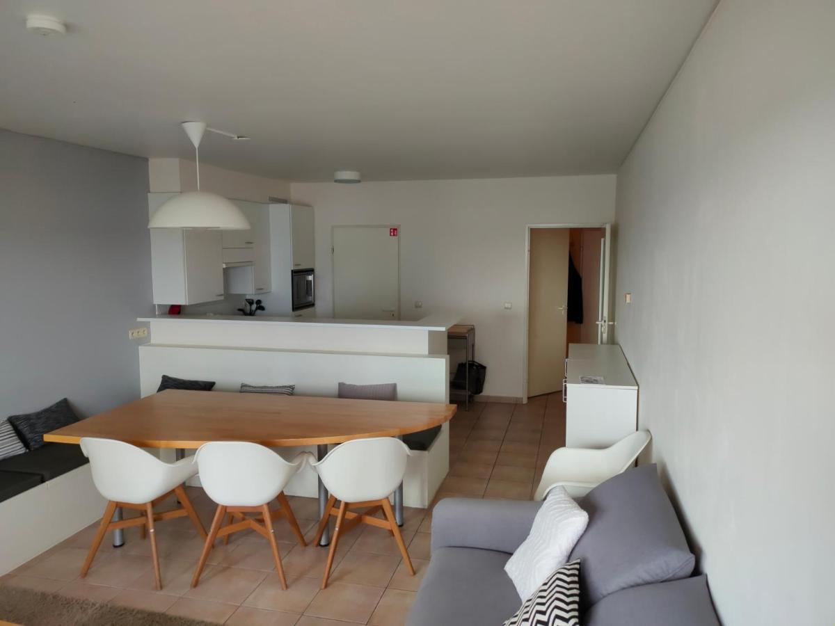 Zongericht Appartement Met Zicht Op De Jachthaven Oostende Bagian luar foto